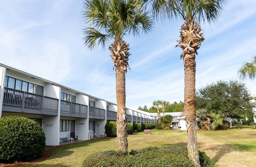 Seagrove Beach Condo | In the heart of Seagrove Beach, walking distance to shopping & dining