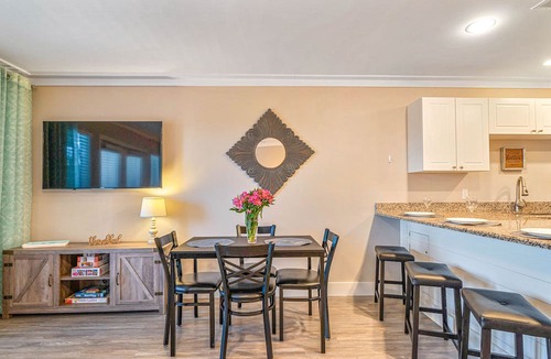 Gulf Place Condo | Gulf Views!/Steps to deeded beach and pools-shopping/dining steps from condo