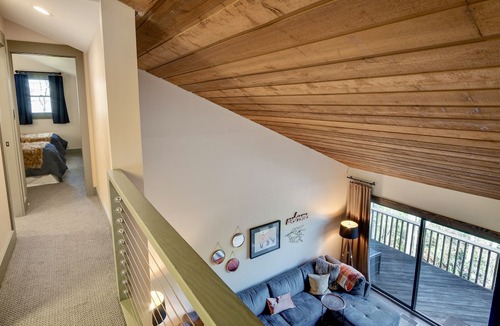 Sapphire House | Luxury Lakefront Gem. Panoramic views. Last minute dates now available. SUP incl