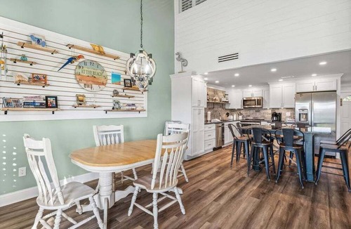 Sunnyside Condo | Unit 58, Parrot's Lodge, 3 Bedroom Beach Condo
