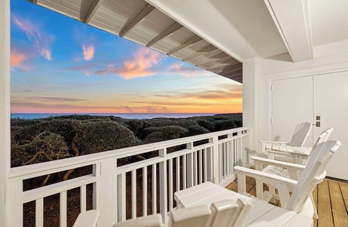 Gulf District Condo | Gulf-Front w/Dune Walkover Right Out Front