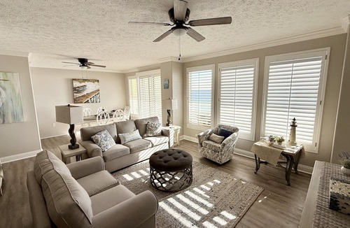 Thomas Drive Condo | Gorgeous 2 Bedr Unit; Great Balcony views; Beach Service Incl; Newly Renovated!