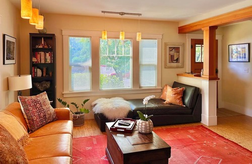 Historic Downtown District Apartment | Titania - Second Spring Property 1-3 Bedroom Luxury Rentals In Downtown Ashland