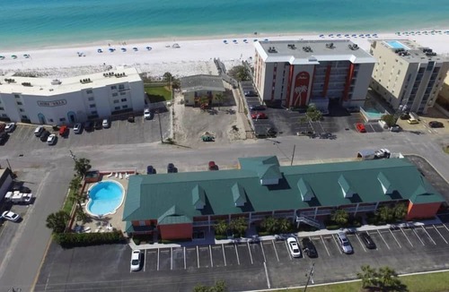 Fort Walton Beach Condo | 202 Tropical Isle Studio Suite- Steps to Beach! JULY SALE