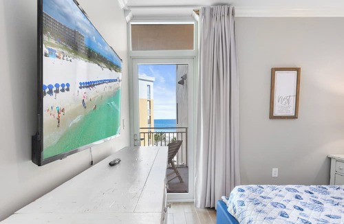Fort Walton Beach Condo | Waterscape A407 ~ Beach Service ~ Beach View!