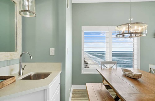 Panama City Beach Condo | Calypso 2201E - Gulf-front Corner Unit Near Pier Park, Beach Service