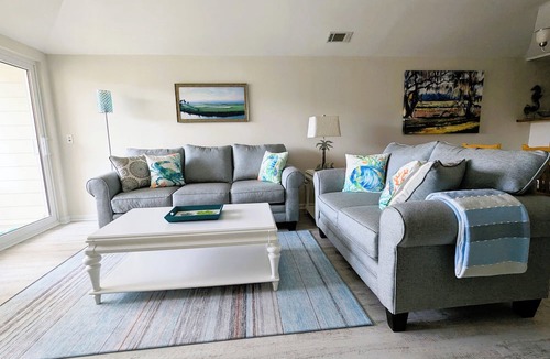 Saint Helena Island Condo | Resort access & golf cart included. Short walk to beach. See reviews. 2nts/1100.
