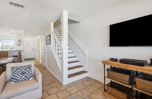 Sunnyside Condo | Beachfront Townhome Gulf Views Pool Near 30A & Pier Park Beach Service Sleeps 6