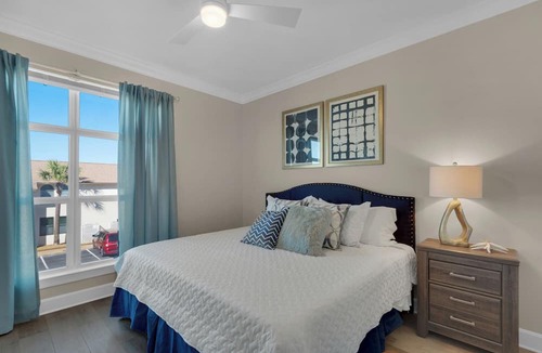 Navarre Beach Condo | Bikini Bottom | 🌊 Gulf-Front Townhome + Pool + Garage + Pet Friendly 🐾