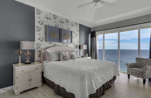 Long Beach Condo | Long Beach 2 Bedroom Penthouse condo with 2 Seasonal Beach Chairs with Umbrella