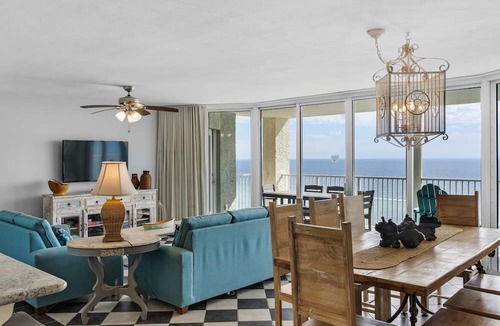Long Beach Condo | LONG BEACH 2 BEDROOM CONDO WITH 2 SEASONAL BEACH CHAIRS WITH UMBRELLA