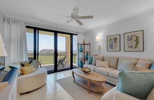 Navarre Beach Condo | 🌊Fleur De Sel: Renovated Gulf-Front Condo with Beach Service | Walk to Beach🌊