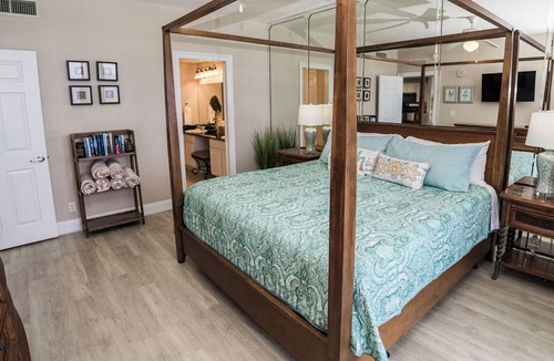 Panama City Beach Condo | PARADISE ON THE OCEAN! TWO FREE BEACH CHAIR, FREE VIP PARKING SPACE!