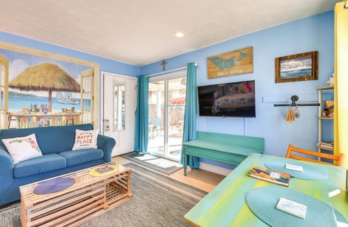 Bel Air Apartment | PCB Studio w/Private Patio: Steps to Beach!
