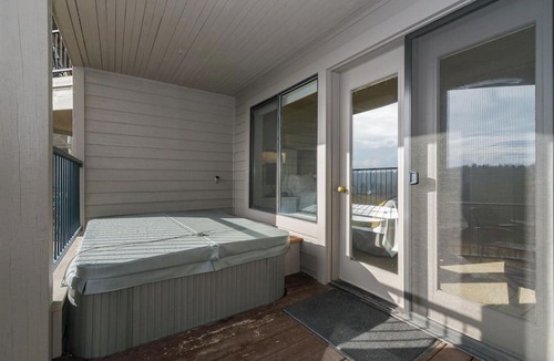 Century West Condo | Enjoy Deschutes River Views from Beautiful 2-Bedroom Mt. Bachelor Village Condo