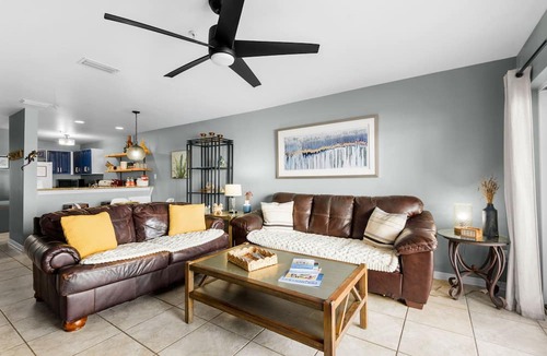 Innerarity Townhomes Condo | Bayfront Paradise-Steps to Sand, Pool, Kayaking