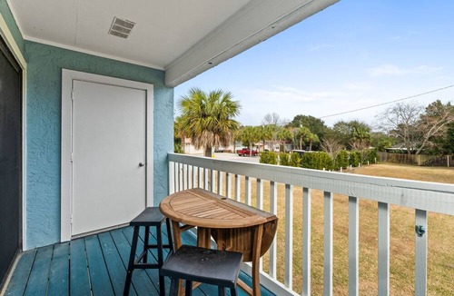 El Centro Beach Condo | Pet-Friendly 2BR | Walk to the Beach | Pool