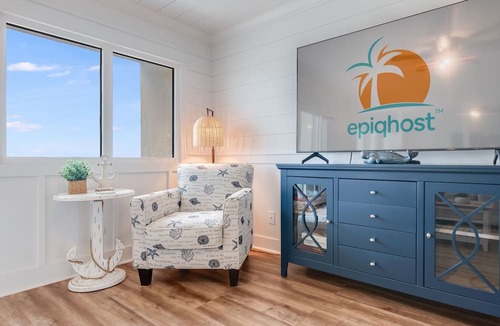 Sunnyside Condo | BeachfrontBliss - Penthouse 1BD Gulf + Lake Views