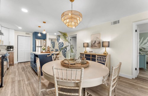 Sunnyside Condo | 🌴 Oceanfront Pinnacle Port Escape | Sleeps 8 | Last Week of July Available!