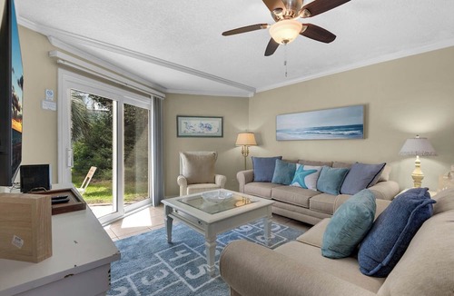 Villa Sabine Condo | 🌴🐚🌴 Sand Dollar W-101: Ground Floor 1 BR | Walk to Beach + Bay