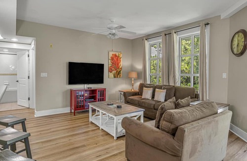 Baytowne Wharf Condo | Beautiful 1 Bedroom with Private Sleeping Den in Pilot House at Sandestin Golf and Beach Resort!