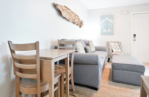 Seagrove Beach Apartment | Pool | Walk to Beach | Salt & Seagrove | Tennis | Seagrove