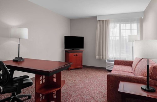Folsom Hotel | Scenic Escape in Folsom! Balcony, Kitchen, Free Breakfast & Near Folsom Lake