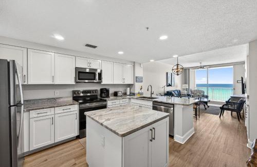 Long Beach Apartment | Majestic Resort! Newly Updated Beachfront 3BR Condo