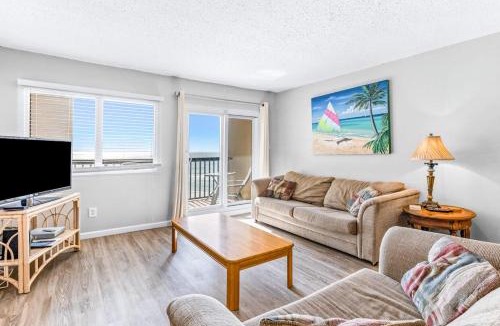 Sunnyside House | Beautiful Pinnacle Port condo with pools & basketball court right next to beach