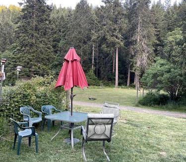 Leland House | Charming Garden Cottage with 155-Acre Forest Retreat Near Wolf Creek, Oregon