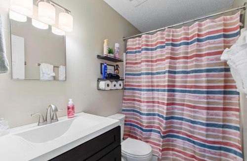 Brent Apartment | 22 min to Beach-2 bd room-Self check in -sleep 6-BBQ-WD