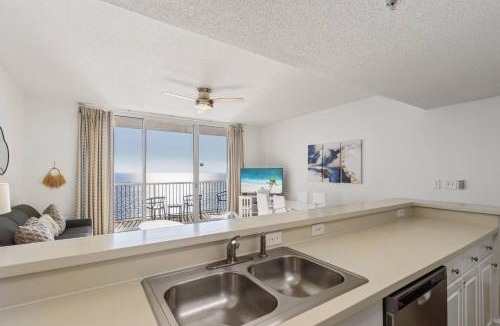 Long Beach Apartment | Majestic Beach Resort 2010 Beach Front Sleeps 7