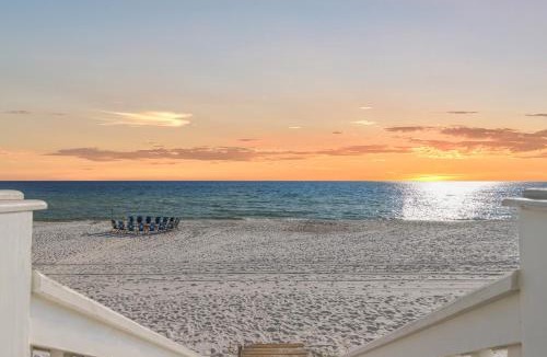 Lower Grand Lagoon House | Pineapple Paradise! 6BR 7BA beachfront house! Private Pool! Grill! Sleeps 16!