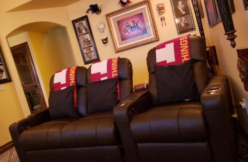 Flying Horse Bed & Breakfast | Chateau du Pikes Peak, a Tuscany Retreat