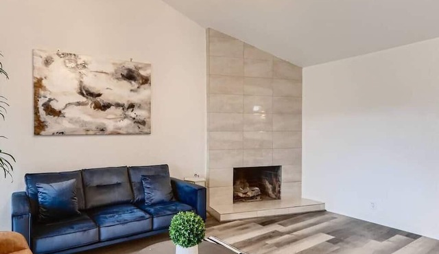 Modern 2 bdrm 2bth gem! 15 mins from downtown!