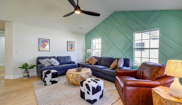 Chic Bentonville Home w/Patio & Fire Pit!