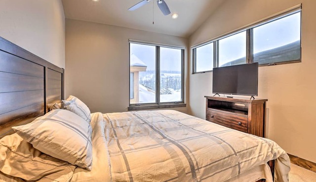 Relax Fireside: Silverthorne Home 11 Mi to Skiing!