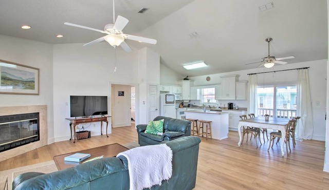 Pensacola Beach Home: 1 Block to Beach Access
