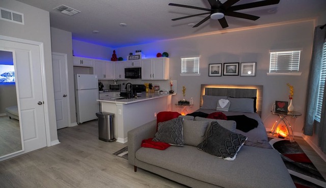 Pet Friendly Modern Zen Studio Retreat W/Hot Tub! Home by RedAwning