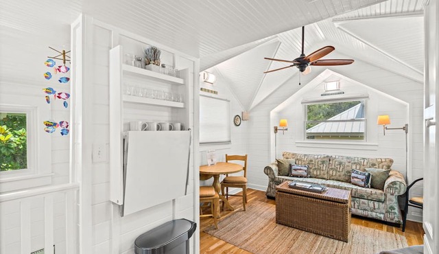 Located in Seaside - Sleeps 4