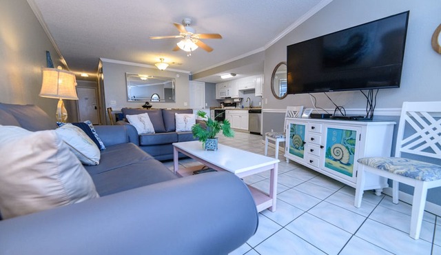 Beachfront 2Br, 2Bath Condo with pool and beautiful views. Ground Floor.
