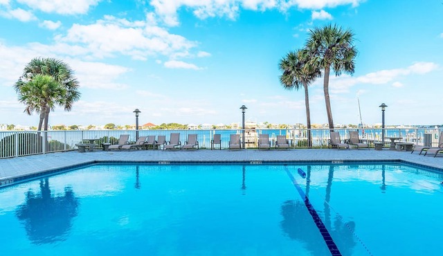 1BD/1BA Condo on Bay + Beach Across | Pet-Friendly with Resort Amenities