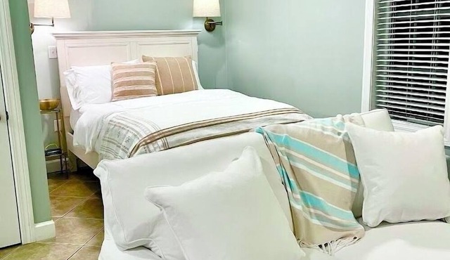 Cozy 30A Studio for Two, by Rosemary Bch. Walk to Beach/Dining/Heated pool/shops