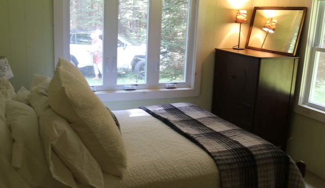Waterfront Cottage on Scenic Sportsman Pond