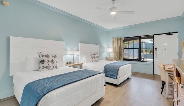 Beachside Inn - Quaint and Comfortable Hotel - Dog Friendly!*
