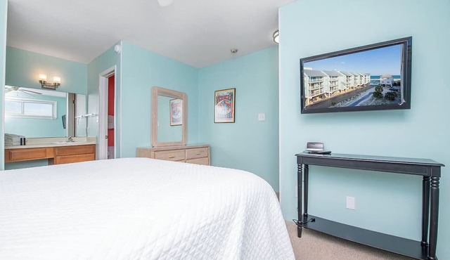 BeachSide Sanctuary~Excellent Amenities! Great Place for a Great GetAway!