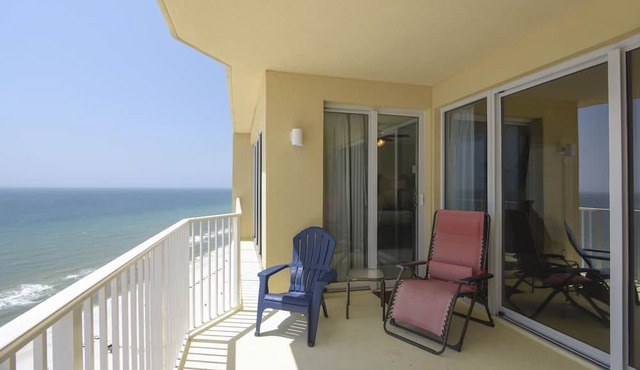 Stylish 2BR Boardwalk Condo – Gulf Views, Balcony, 2 Queens & Resort Amenities