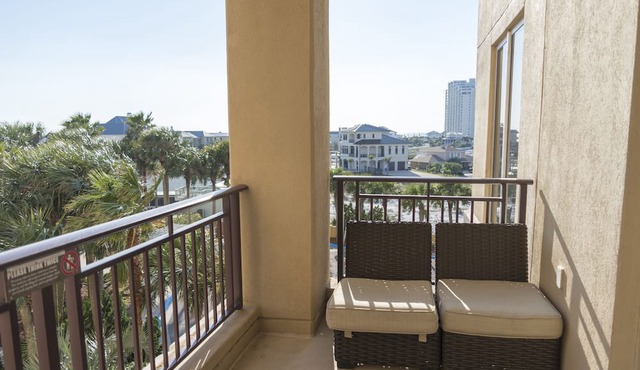 Large 2 bedroom. King, 2 Full beds. Sleeps 6. Golf cart (4p) 4727 Westwinds