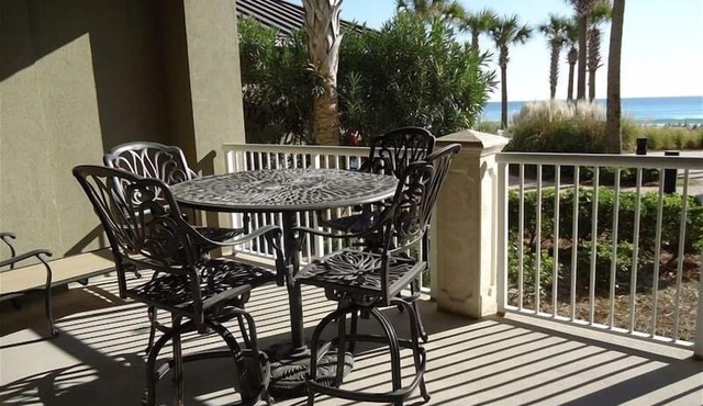 BEACHFRONT GRAND PANAMA, 1st FLR DIRECT TO BEACH, PET-FRIENDLY. NEXT TO TIKI BAR