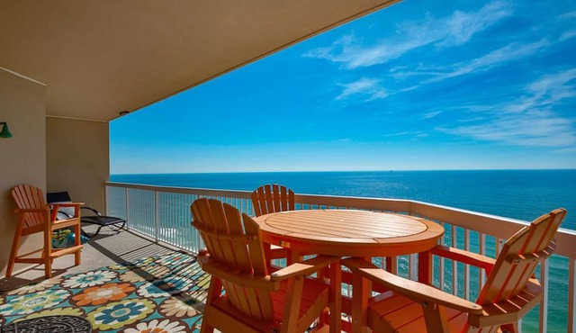 3-D Tour~PENTHOUSE~Panoramic Views~Windows on 3 sides~2 KING beds